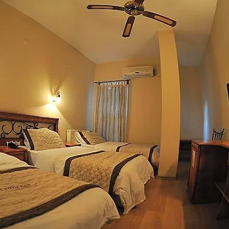 Hotel Antikhan 2*